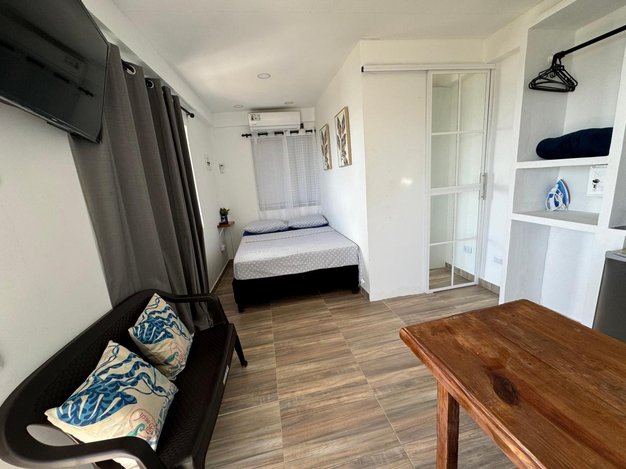 Sea Breeze Apartment *